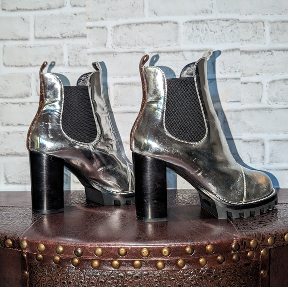 Louis Vuitton Metallic Platform Heels size 8 - Picture 8 of 16